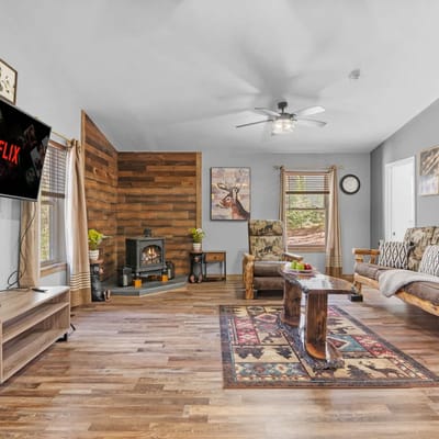 Cozy Poconos Cabin with Deck & Fireplace